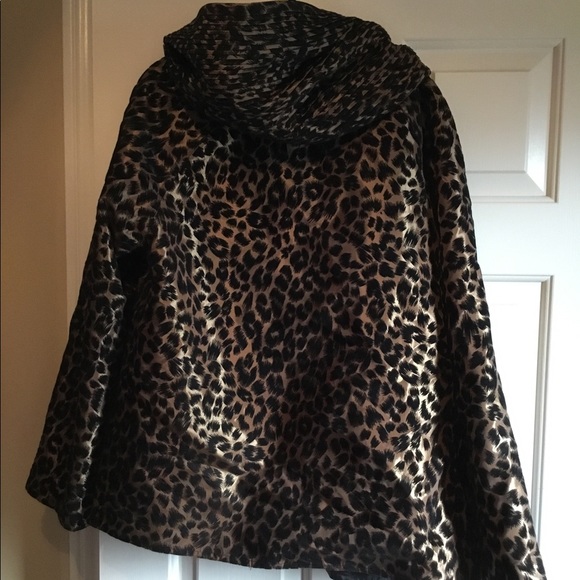 Beautiful, Reversible Rain Jacket. - Picture 2 of 3